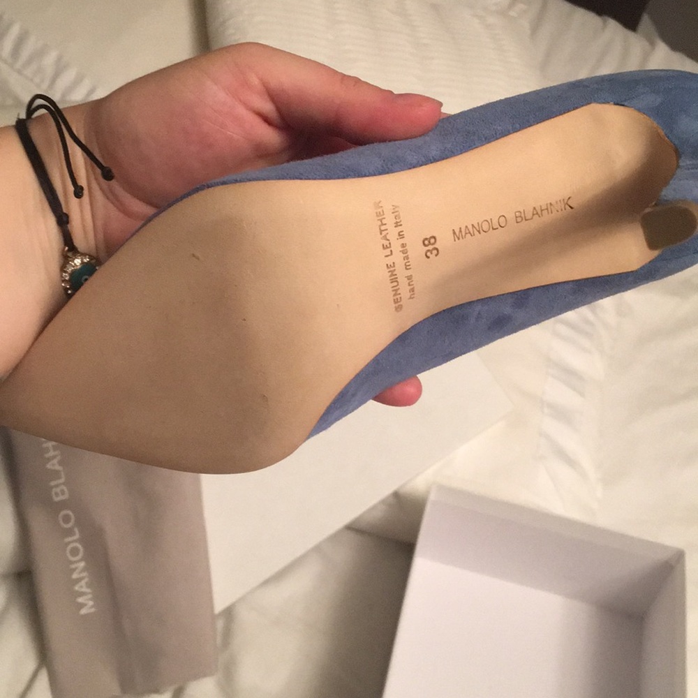 BRAND NEW Manolo Blahnik suede pump - Picture 5 of 7